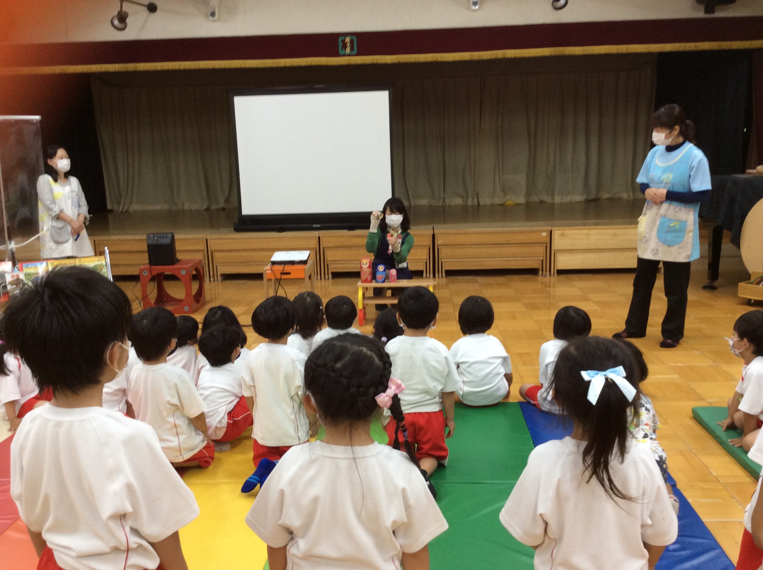 【年中組】あぶくたったの会の方による読み聞かせがありました☆