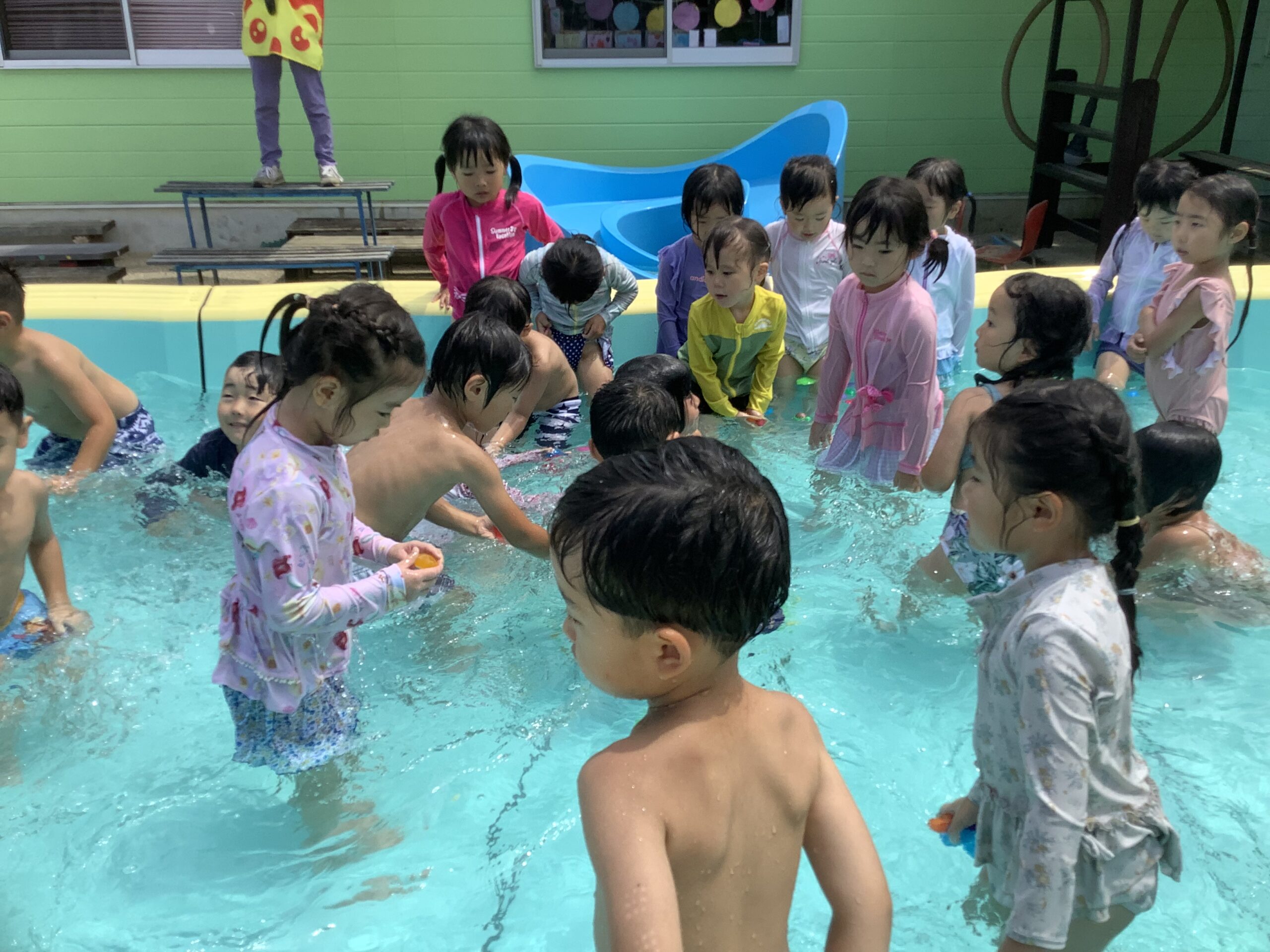 プール楽しんでいます☆