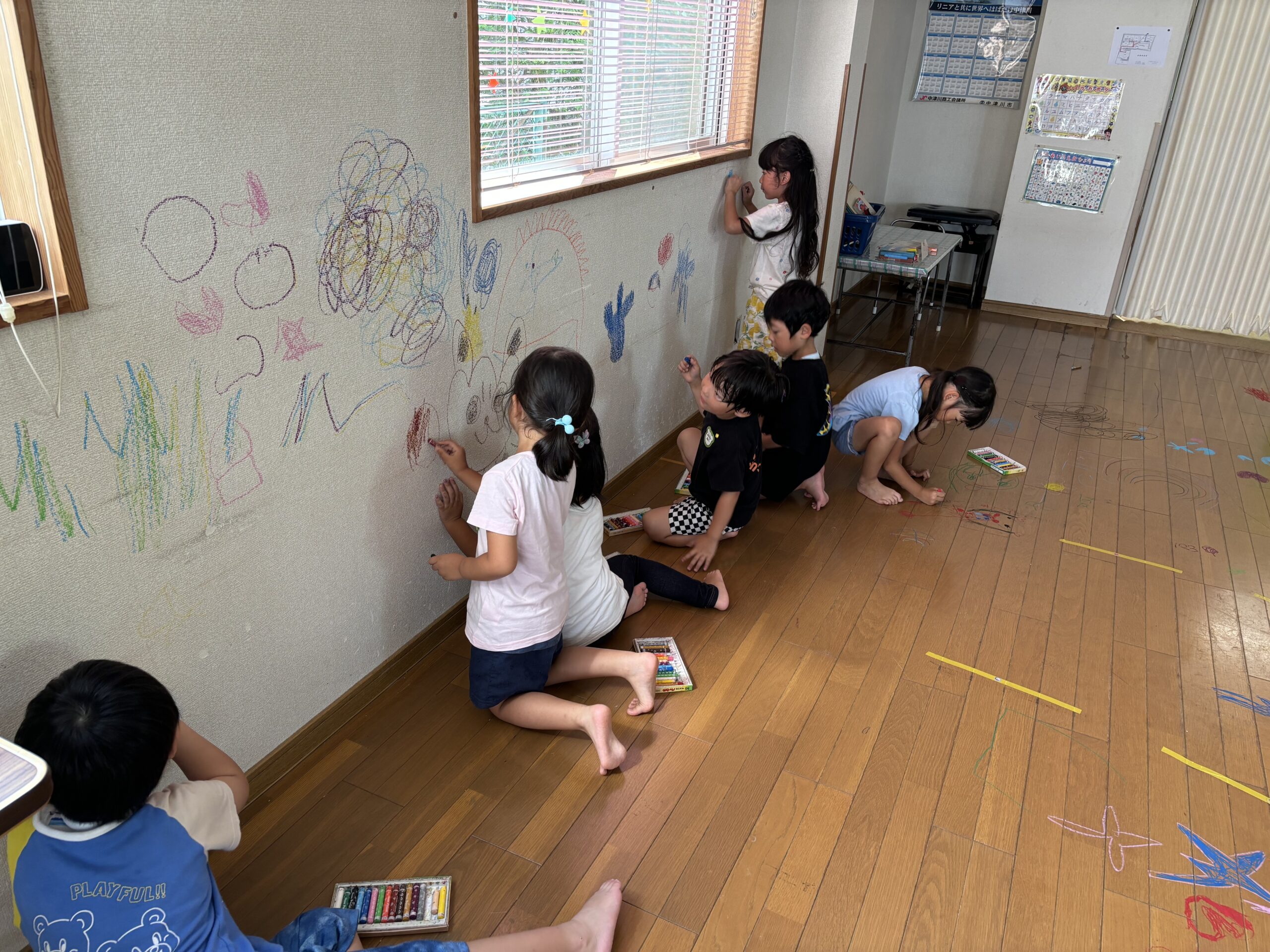 旧園舎のお部屋に落書きをしました！