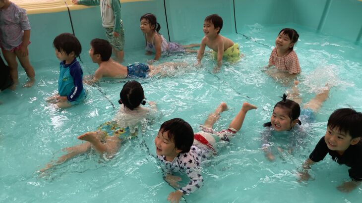 プール楽しんでいます！
