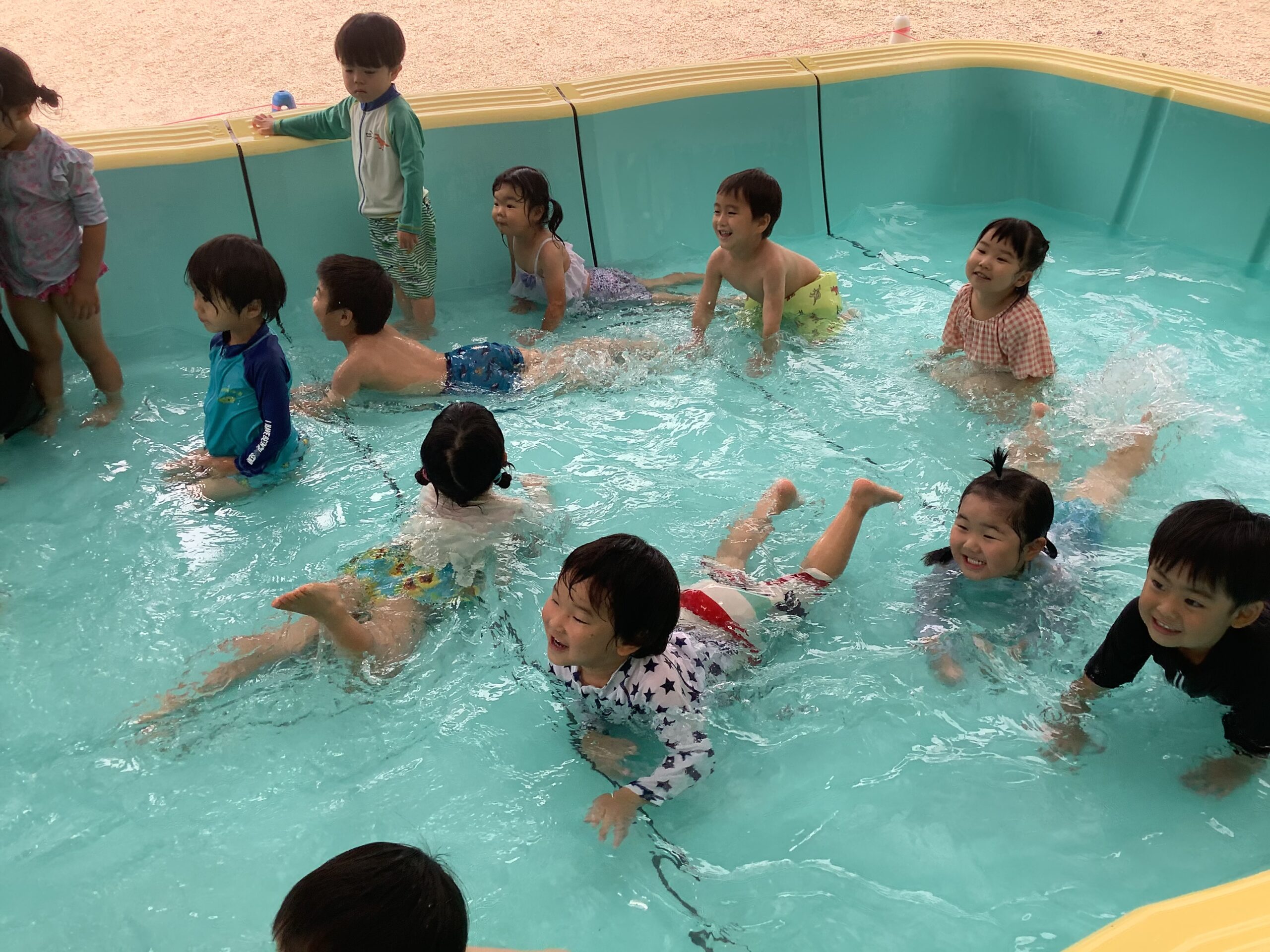 プール楽しんでいます！