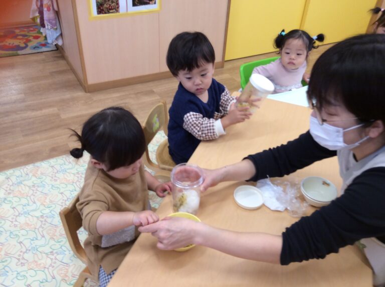 【未満児組】11月の食育（0、1歳児）誠和幼稚園-幼保連携型こども園 - 粉砕技術業界No1プロフェッショナル