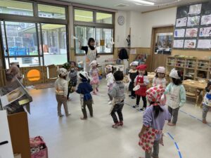 【未満児組】11月の食育（2歳児・満３歳児）誠和幼稚園-幼保連携型こども園 - 粉砕技術業界No1プロフェッショナル