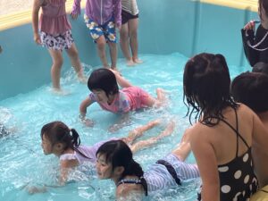 プールがはじまりました！誠和幼稚園-幼保連携型こども園 - 粉砕技術業界No1プロフェッショナル