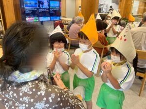 老人ホーム訪問【年長組】誠和幼稚園-幼保連携型こども園 - 粉砕技術業界No1プロフェッショナル